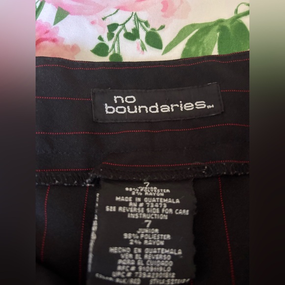 Red pinstripe low rise pants - Picture 2 of 3